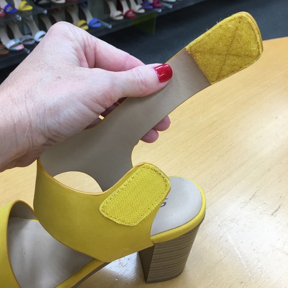 Restock! Soda Wait Yellow 3” stacked heel SANDAL - Picture 3 of 7